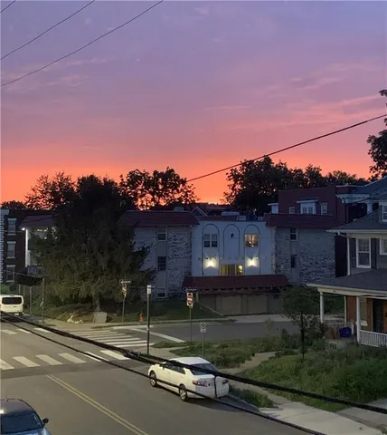 $195,000 | 311 East 43rd Street, Unit 2W, Kansas City, MO 64111