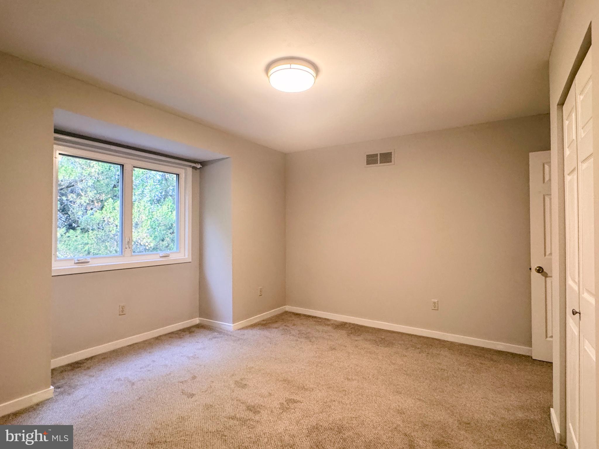363 Chickory Way Newark, DE 19711 - Photo 27 of 42 an empty room with windows