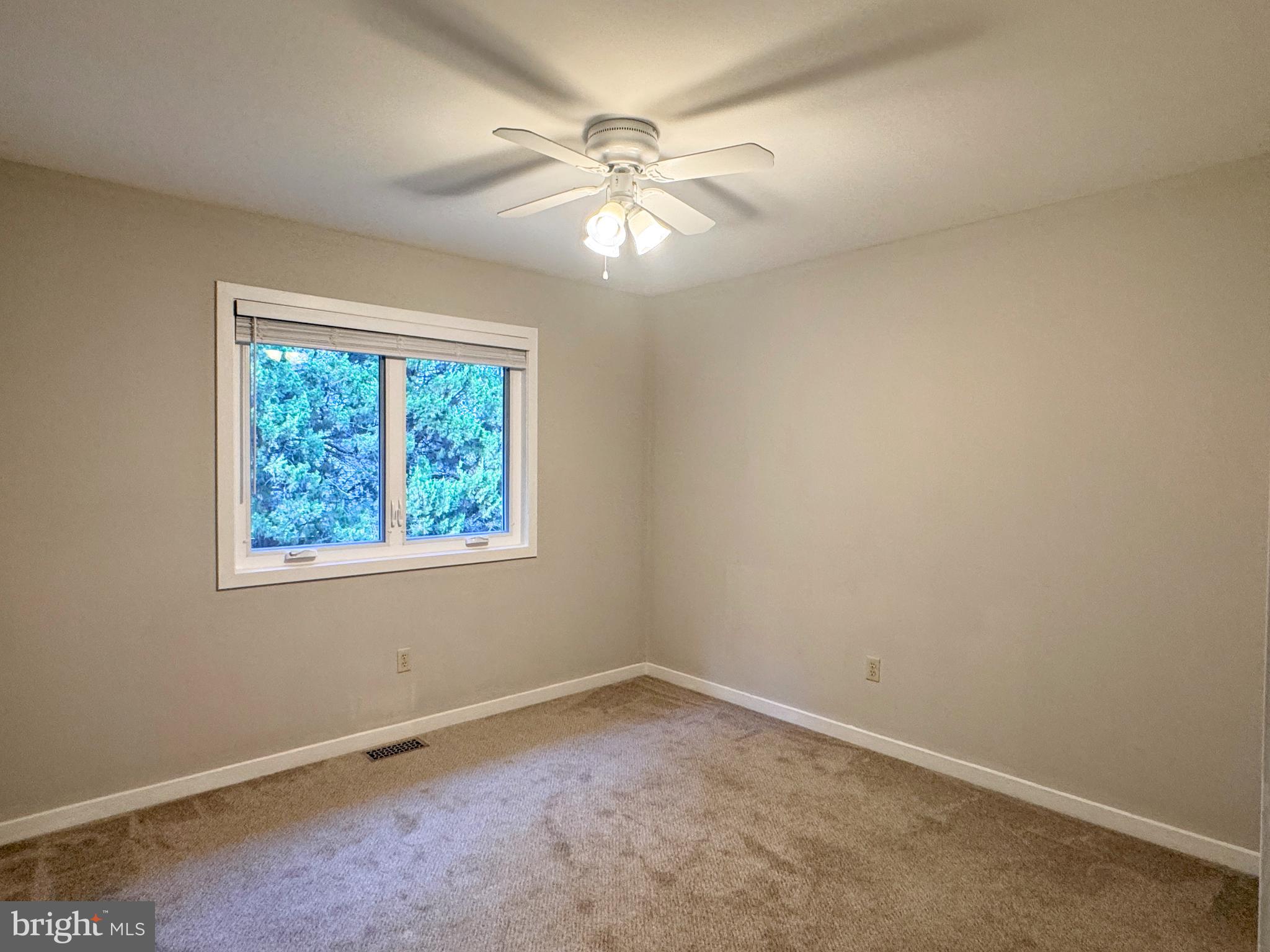363 Chickory Way Newark, DE 19711 - Photo 28 of 42 an empty room with a window and a fan