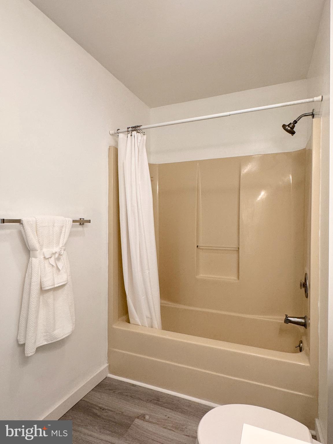 363 Chickory Way Newark, DE 19711 - Photo 32 of 42 a bathroom with a shower and a mirror