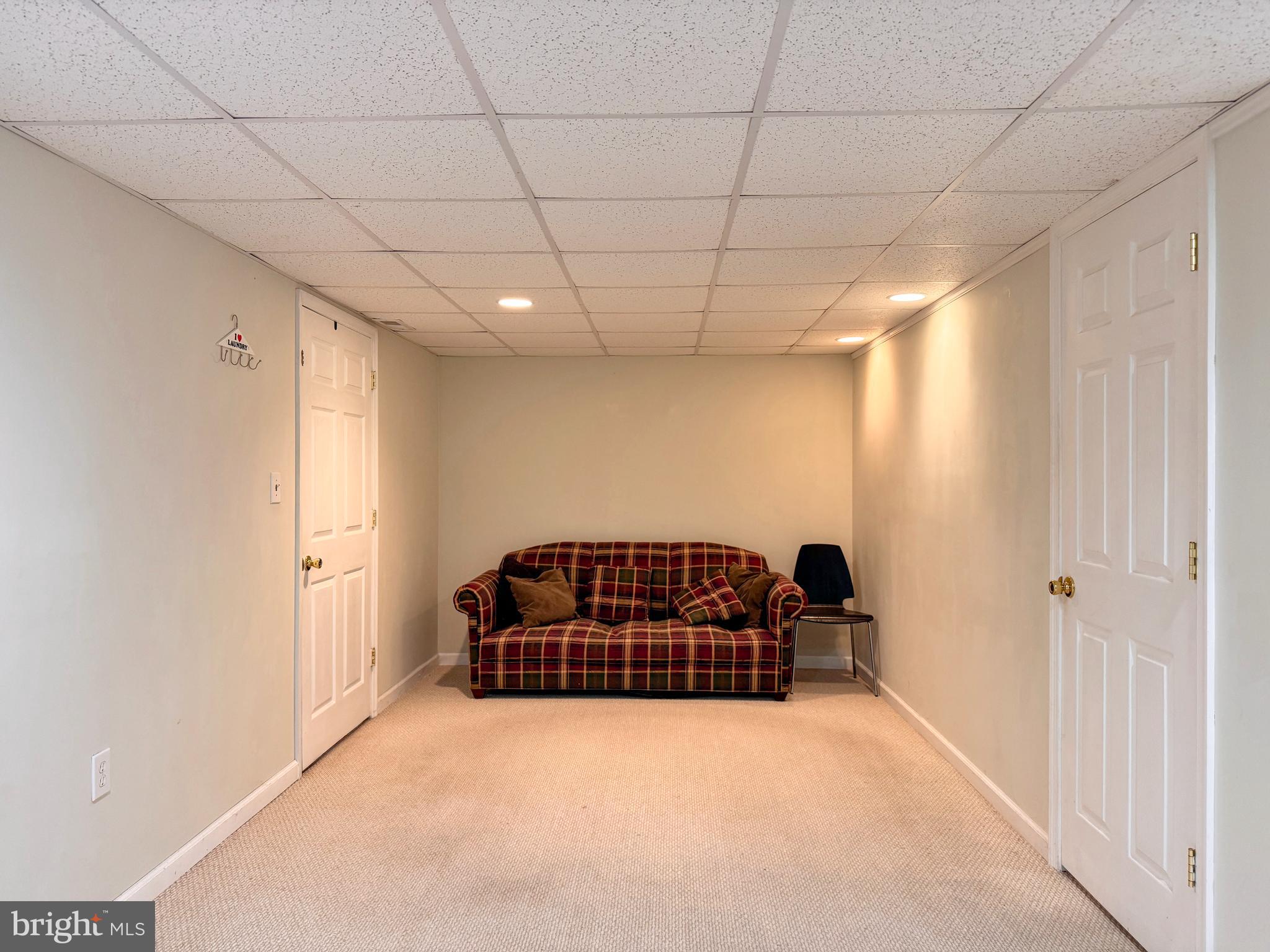 363 Chickory Way Newark, DE 19711 - Photo 33 of 42 a view of a livingroom with a car garage