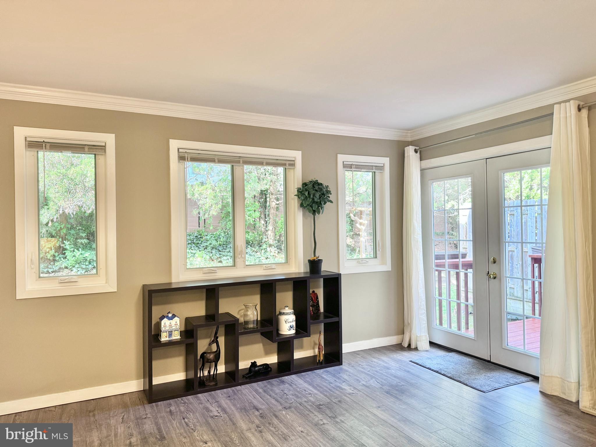 363 Chickory Way Newark, DE 19711 - Photo 8 of 42 a view of a livingroom with wooden floor and a window