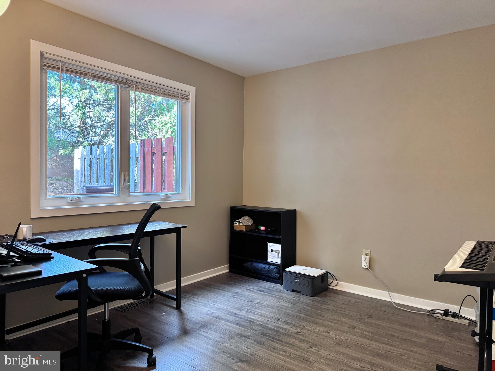 363 Chickory Way Newark, DE 19711 - Photo 9 of 42 a room with a window