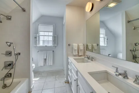 57 Osborne Lane, East Hampton, NY 11937