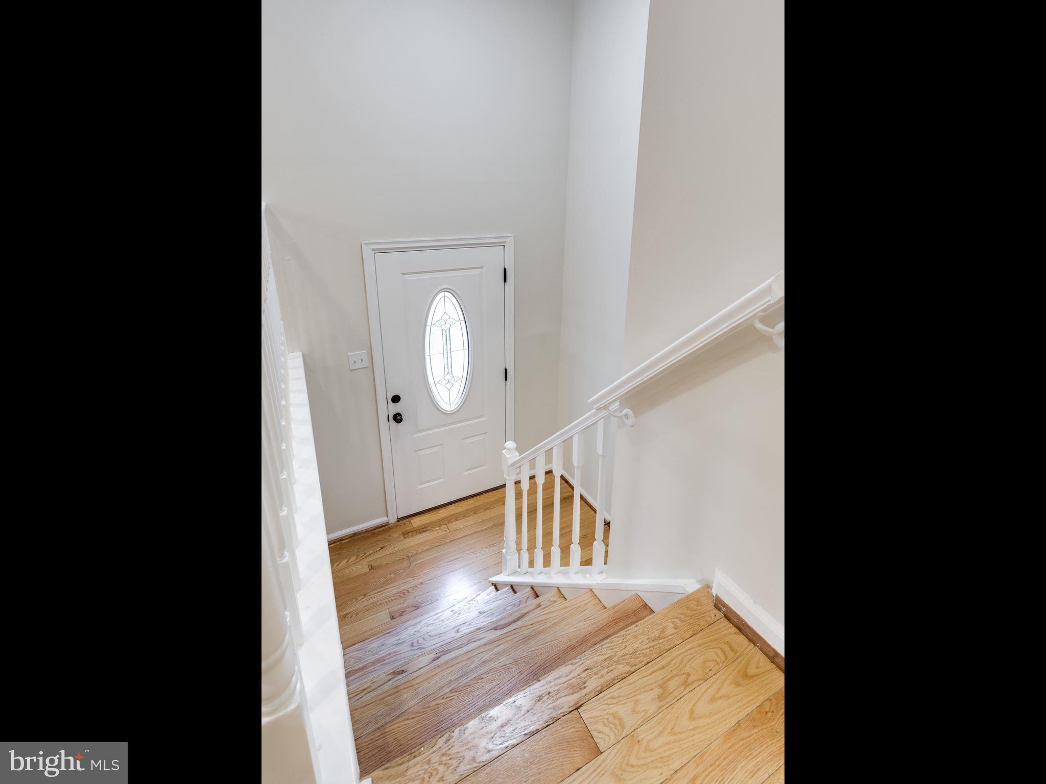 5828 Heming Avenue Springfield, VA 22151 - Photo 3 of 30 Foyer