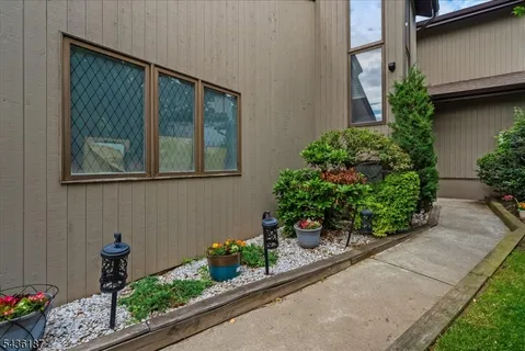 $785,000 | 35 Indian Run, Watchung, NJ 07069