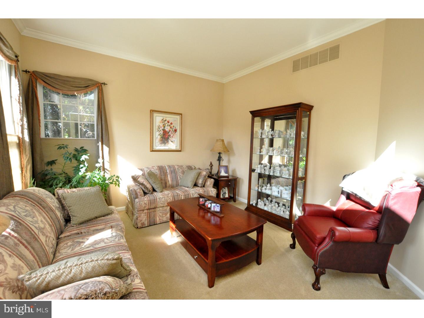 28 Waters Edge Drive Riverside, NJ 08075 - Photo 12 of 24 Living Room