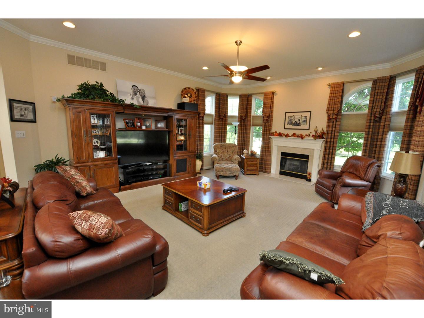 28 Waters Edge Drive Riverside, NJ 08075 - Photo 6 of 24 Family Room