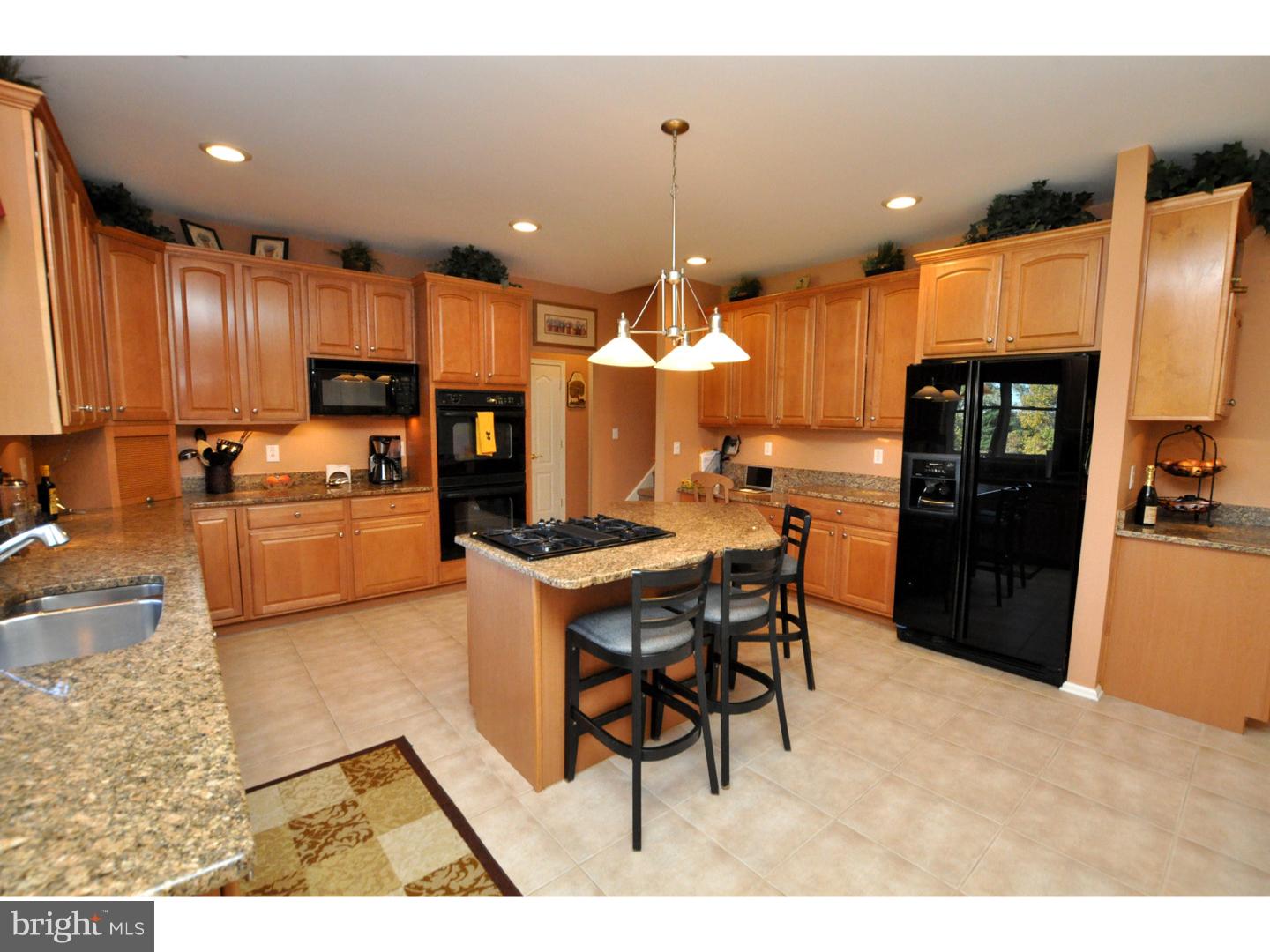 28 Waters Edge Drive Riverside, NJ 08075 - Photo 8 of 24 Kitchen
