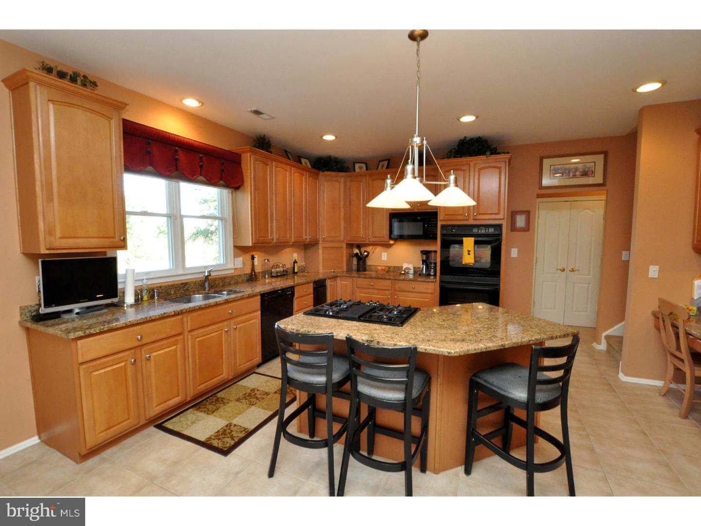 28 Waters Edge Drive Riverside, NJ 08075 - Photo 9 of 24 Kitchen