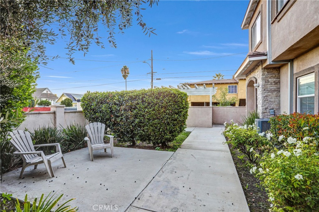 228 North Orange Avenue Rialto, CA 92376 - Photo 6 of 34 a view of a back yard of the house