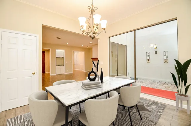 $2,300 | 4 Bayou Pointe Drive, Houston, TX 77063