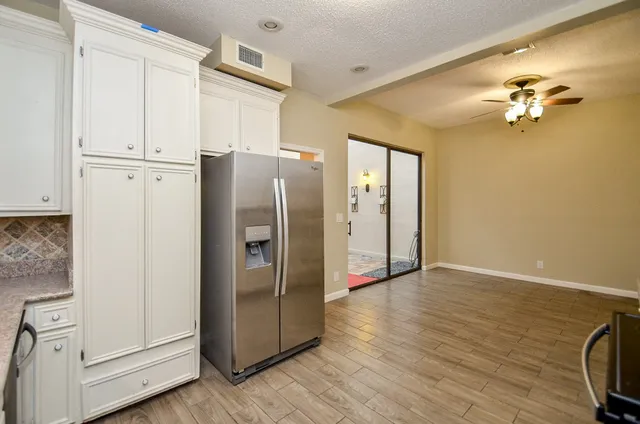 $2,300 | 4 Bayou Pointe Drive, Houston, TX 77063