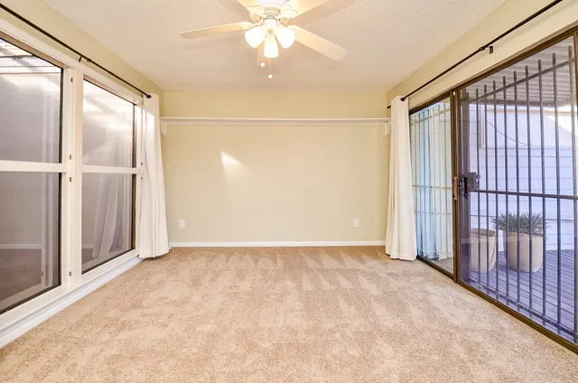 $2,300 | 4 Bayou Pointe Drive, Houston, TX 77063