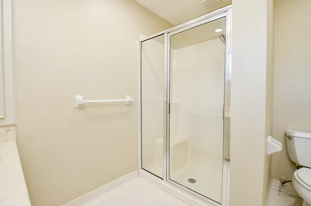 $2,300 | 4 Bayou Pointe Drive, Houston, TX 77063