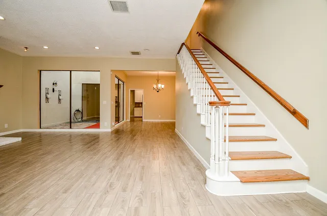 $2,300 | 4 Bayou Pointe Drive, Houston, TX 77063