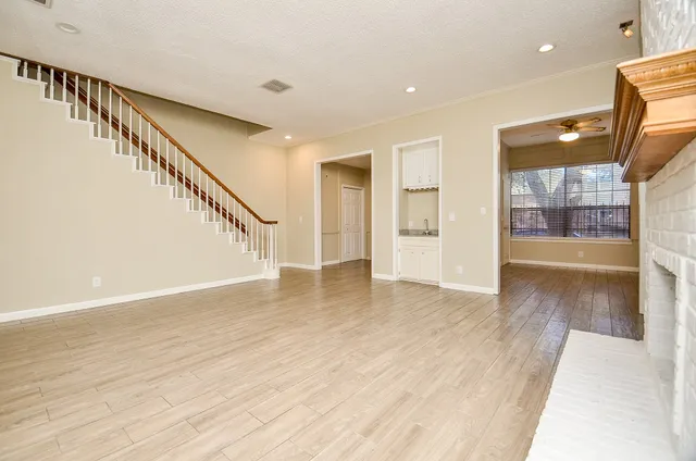 $2,300 | 4 Bayou Pointe Drive, Houston, TX 77063