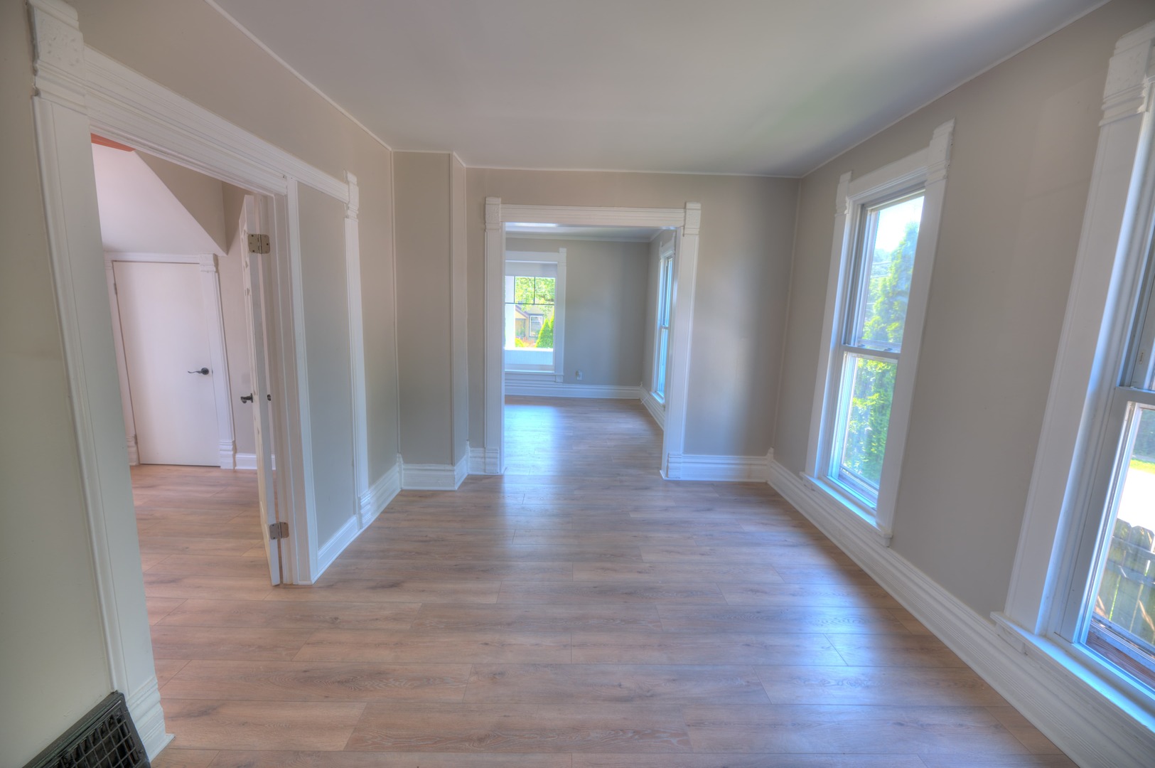 501 Raymond Street Elgin, IL 60120 - Photo 8 of 17