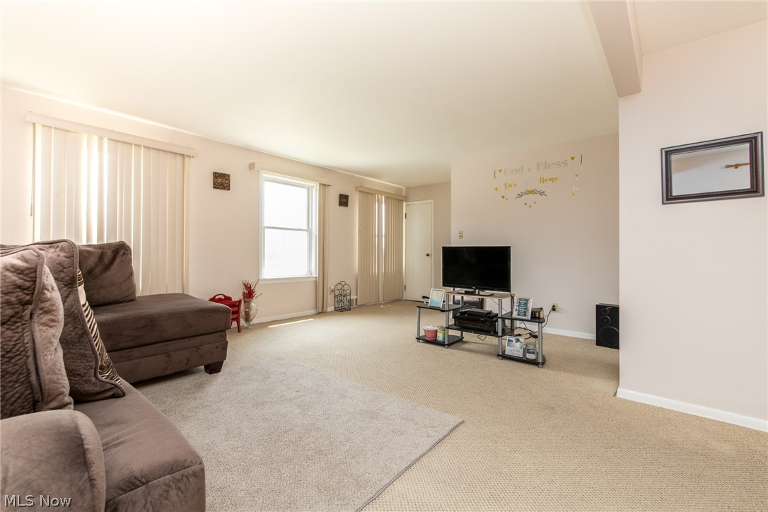 13507 Cedar Road Cleveland, OH 44118 - Photo 13 of 29