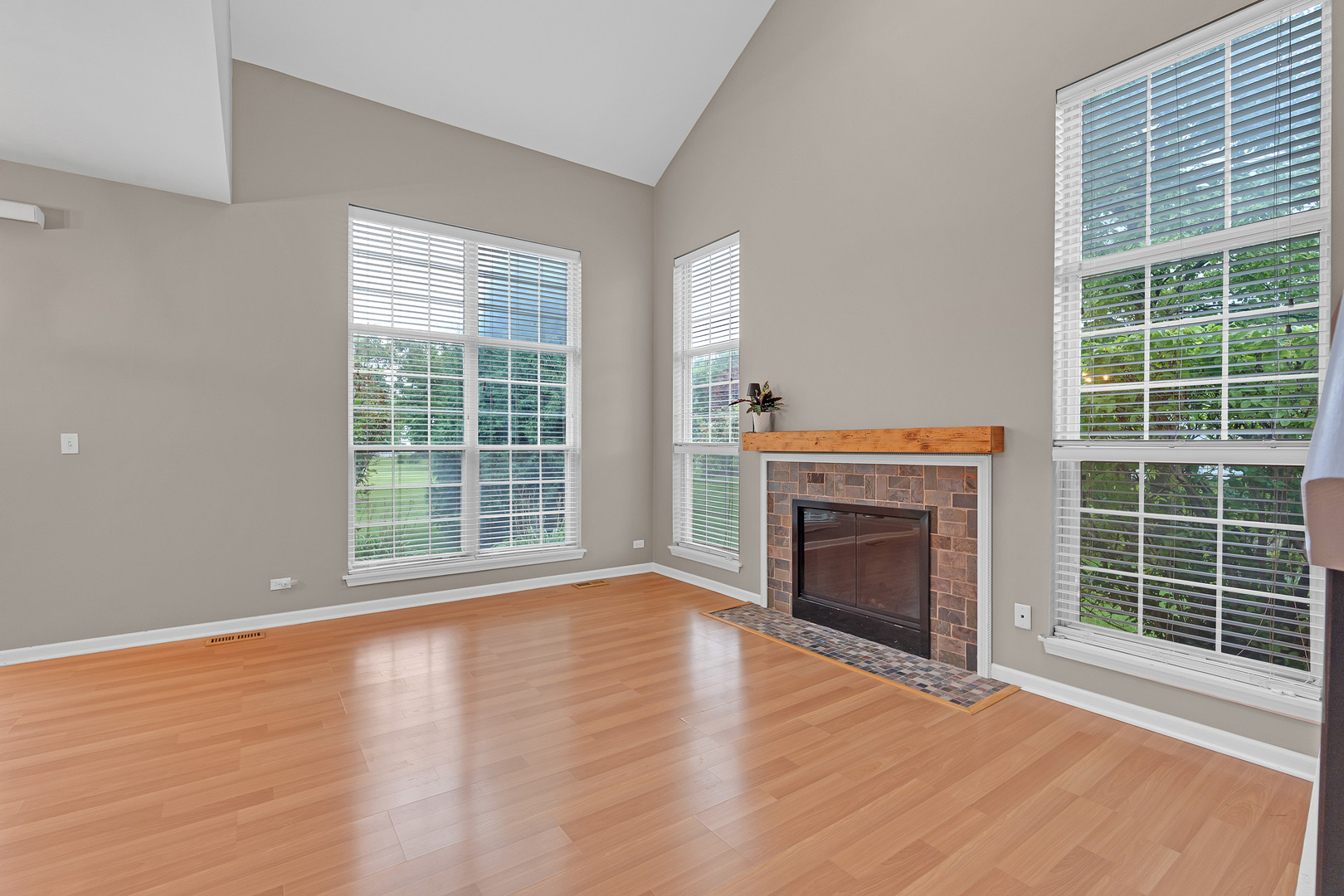 17867 Braewick Road Gurnee, IL 60031 - Photo 8 of 24 Gallery Image 8