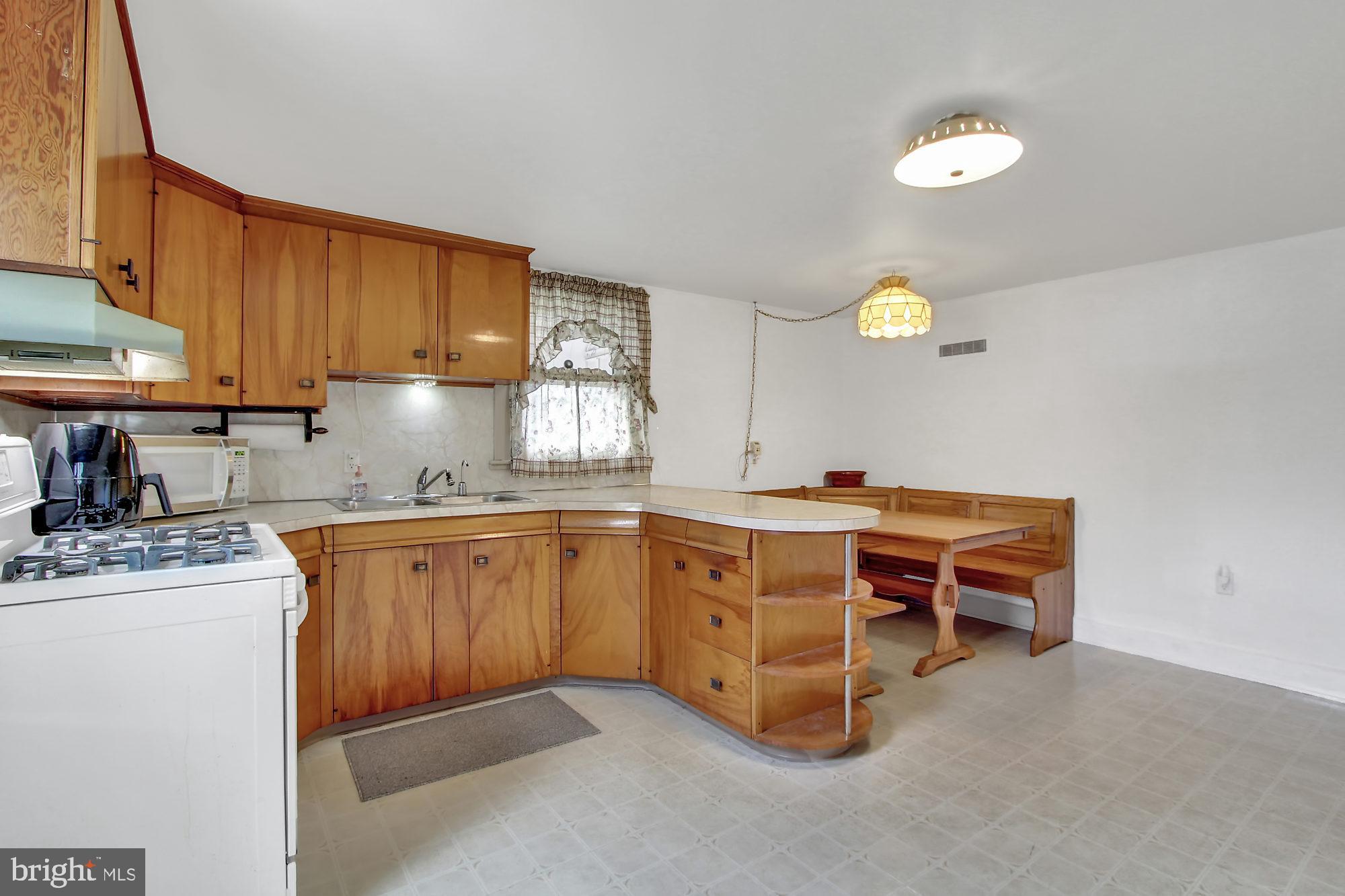 2291 Baker Road York, PA 17408 - Photo 8 of 28 Gallery Image 8