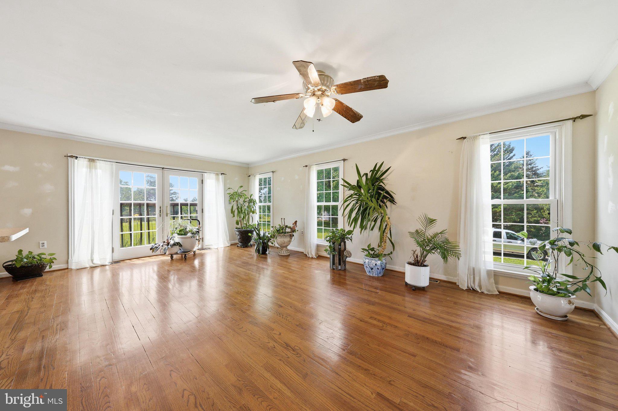 325 East Mountain Road Knoxville, MD 21758 - Photo 8 of 54 Living Room & Dining Room