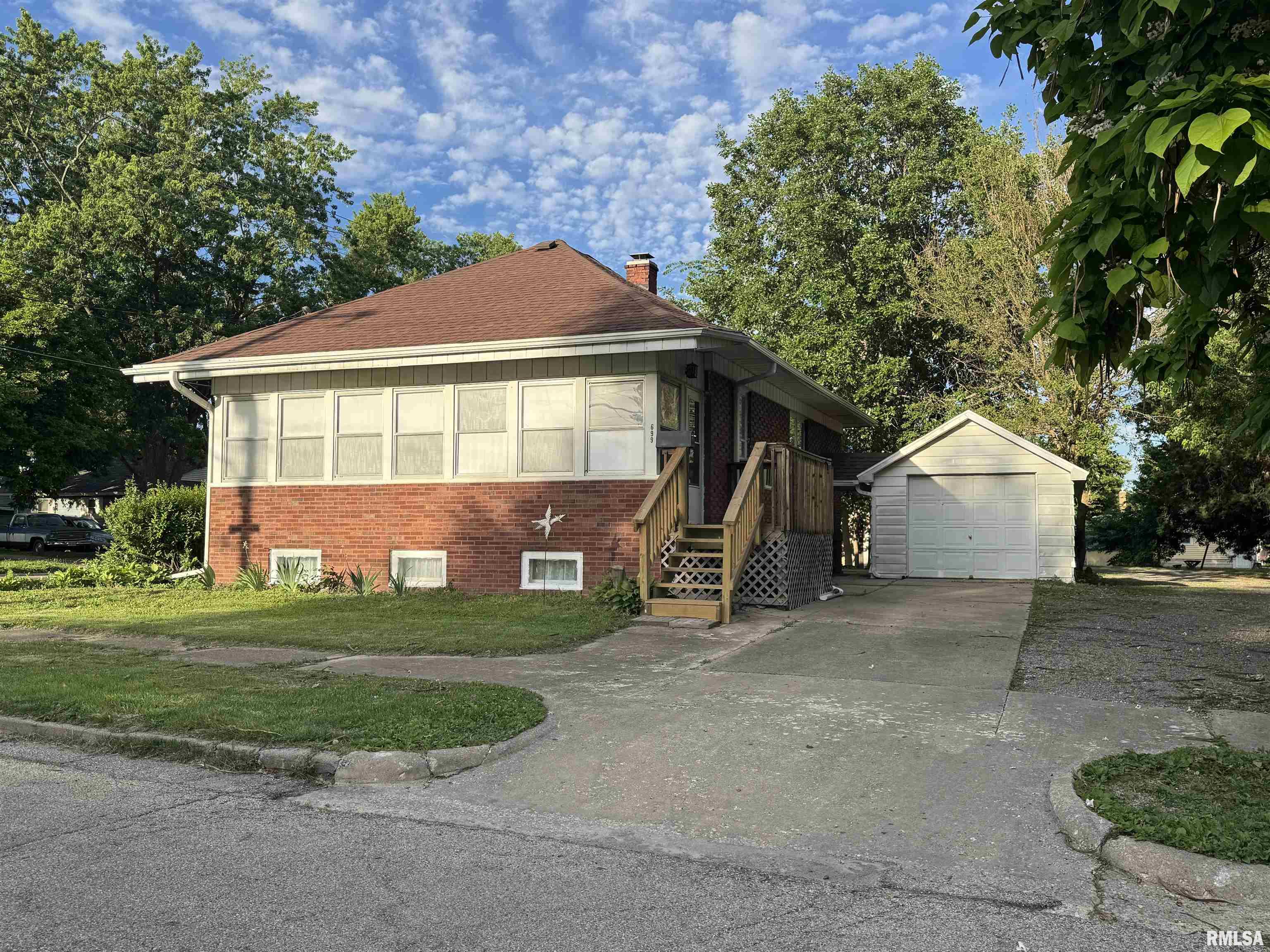 699 Baxter Court Canton, IL 61520 - Photo 1 of 35