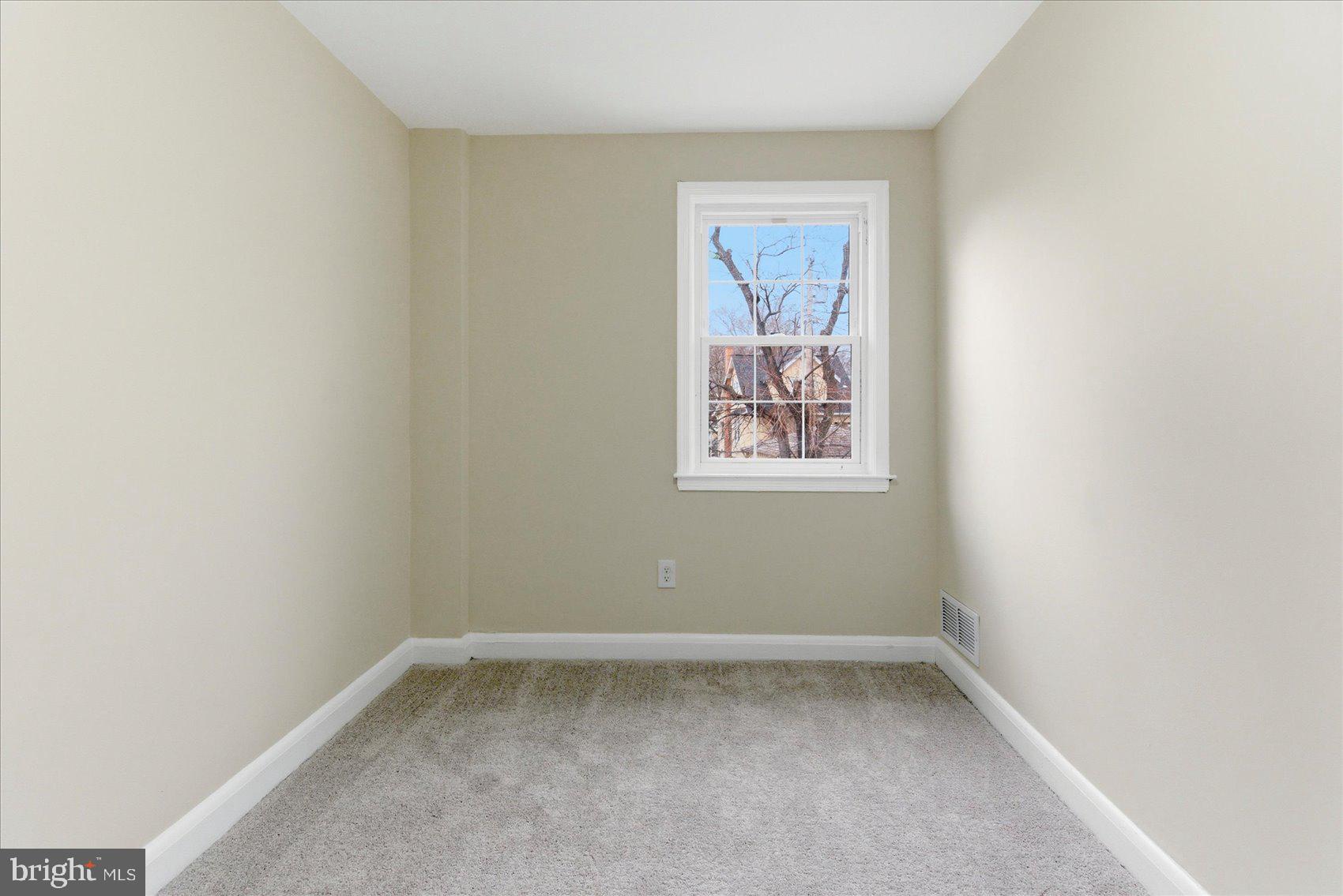 10 Mardrew Road Baltimore, MD 21229 - Photo 26 of 37 a view of room with window