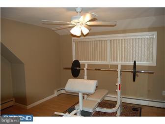 56 Hawk Road Levittown, PA 19056 - Photo 9 of 12 Guest Room