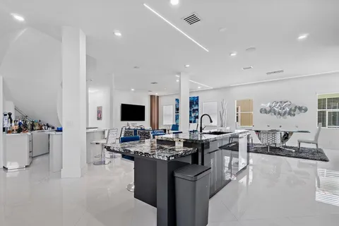 $999,000 | 682 Cresta Circle, West Palm Beach, FL 33413