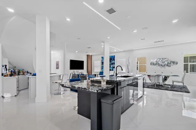 $999,000 | 682 Cresta Circle, West Palm Beach, FL 33413