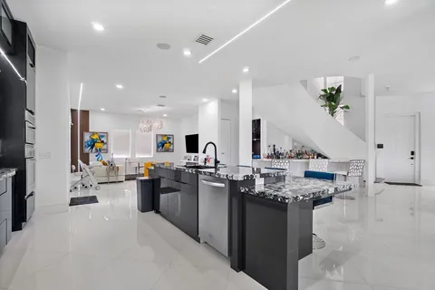 $999,000 | 682 Cresta Circle, West Palm Beach, FL 33413