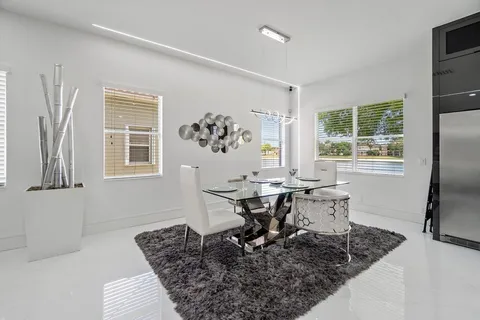 $999,000 | 682 Cresta Circle, West Palm Beach, FL 33413