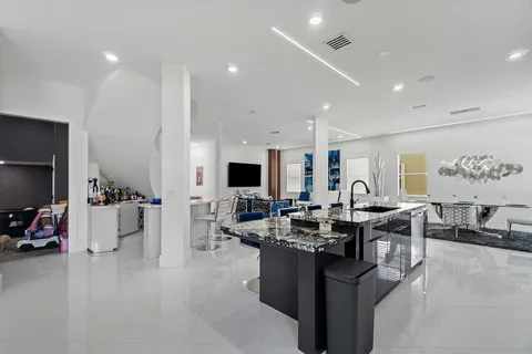 $999,000 | 682 Cresta Circle, West Palm Beach, FL 33413