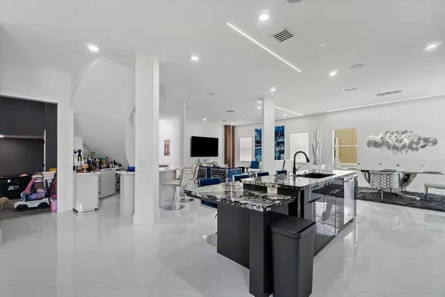 $999,000 | 682 Cresta Circle, West Palm Beach, FL 33413