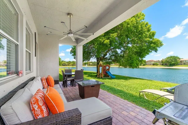 $999,000 | 682 Cresta Circle, West Palm Beach, FL 33413