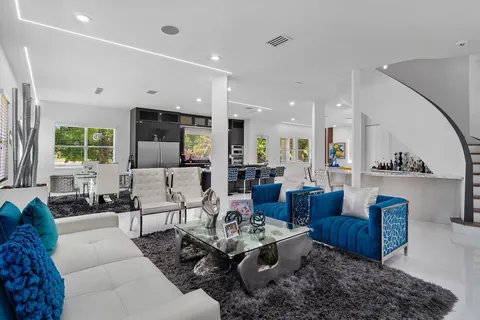 $999,000 | 682 Cresta Circle, West Palm Beach, FL 33413