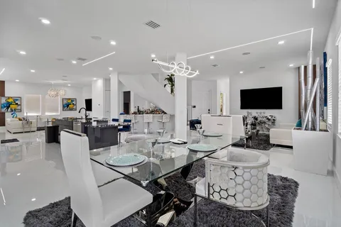 $999,000 | 682 Cresta Circle, West Palm Beach, FL 33413