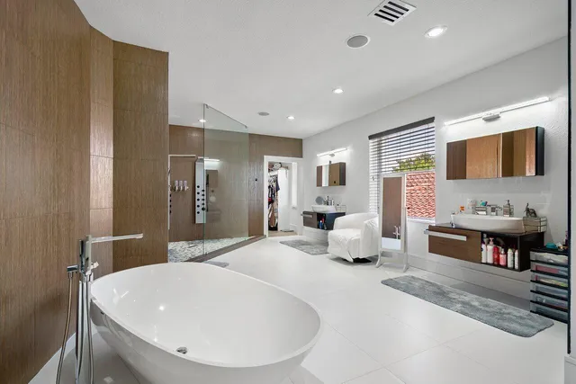 $999,000 | 682 Cresta Circle, West Palm Beach, FL 33413