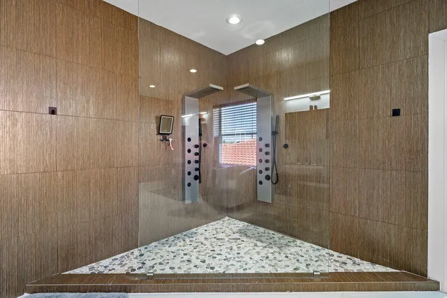 $999,000 | 682 Cresta Circle, West Palm Beach, FL 33413