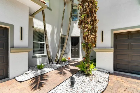 $999,000 | 682 Cresta Circle, West Palm Beach, FL 33413