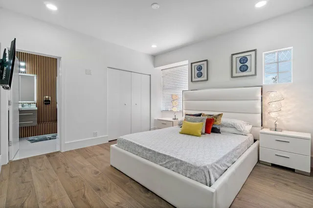 $999,000 | 682 Cresta Circle, West Palm Beach, FL 33413