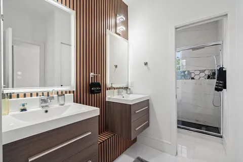 $999,000 | 682 Cresta Circle, West Palm Beach, FL 33413