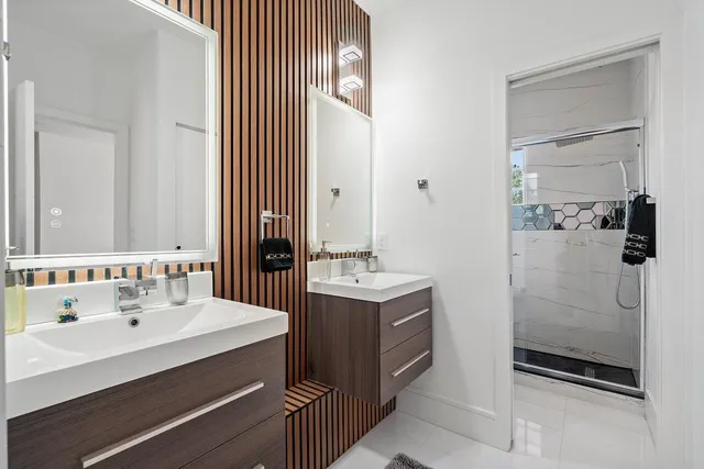 $999,000 | 682 Cresta Circle, West Palm Beach, FL 33413