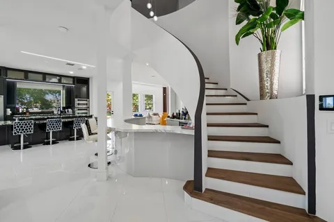 $999,000 | 682 Cresta Circle, West Palm Beach, FL 33413