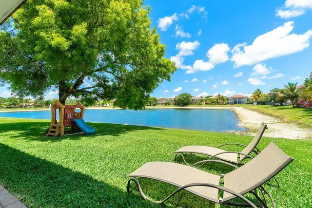 $999,000 | 682 Cresta Circle, West Palm Beach, FL 33413