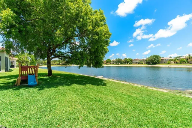 $999,000 | 682 Cresta Circle, West Palm Beach, FL 33413