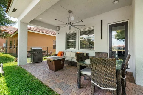 $999,000 | 682 Cresta Circle, West Palm Beach, FL 33413