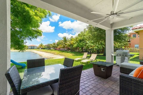 $999,000 | 682 Cresta Circle, West Palm Beach, FL 33413