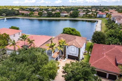 $999,000 | 682 Cresta Circle, West Palm Beach, FL 33413